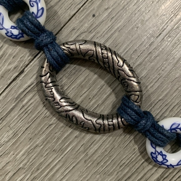 Coldwater Creek Silver with White & Blue Floral Accents Chain Belt size 1X/2x - Picture 9 of 9